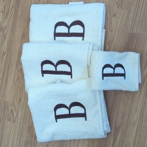 Avanti Bath Towels (3) & Handtowel (1) "B" embroidered" Set NWT / NWOT